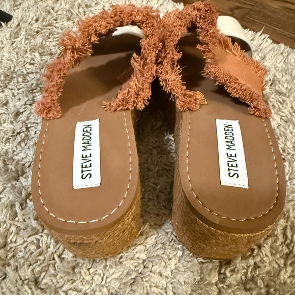 Like new Steve Madden Mindy Wedges. - Picture 3 of 5